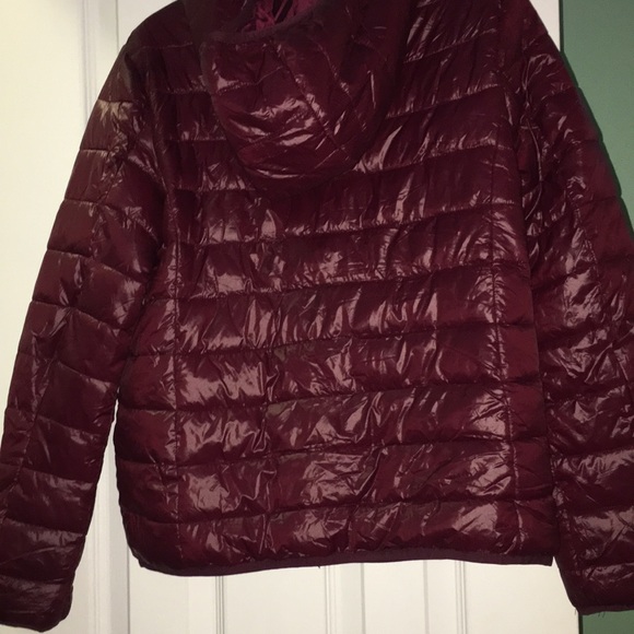 Burgundy puffer coat - Picture 2 of 3